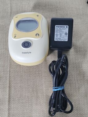 Medela freestyle Pump With Power Cord (Very Nice) -Very clean